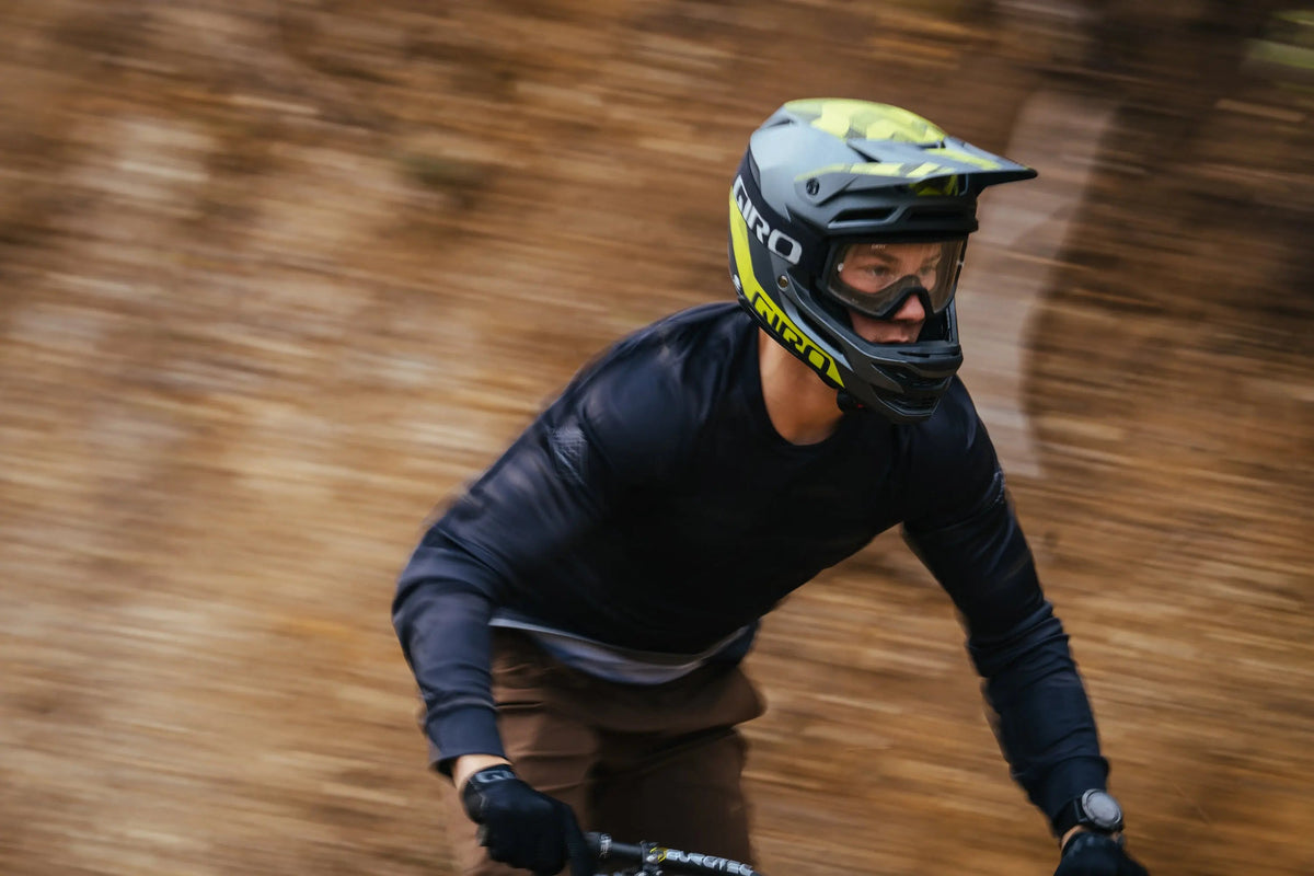 CASCO GIRO INSURGENT SPHERICAL MT BLACK M/L 23 (7145271)